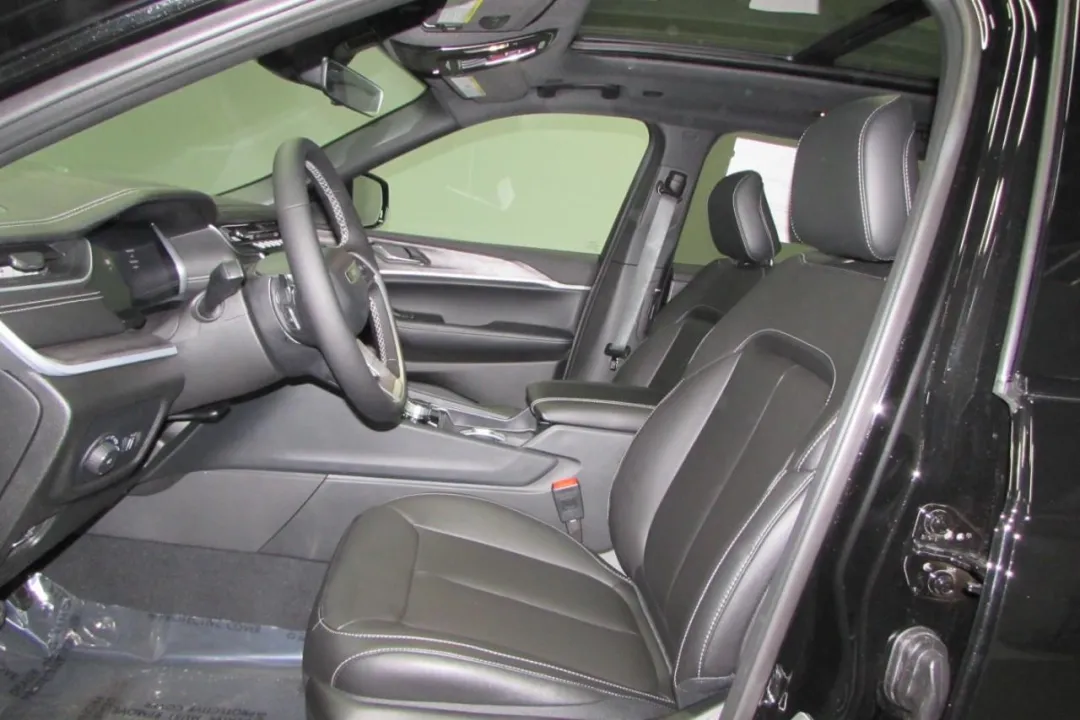 2025 Jeep Grand Cherokee - 1C4RJKBG3S8657535 - Image #11