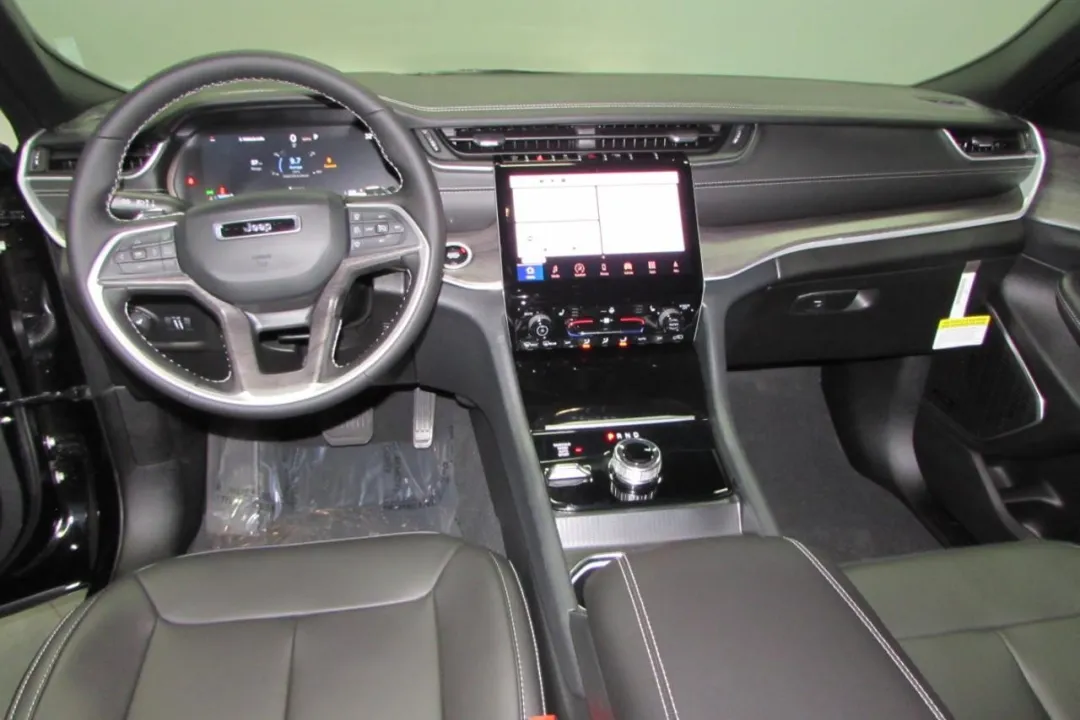 2025 Jeep Grand Cherokee - 1C4RJKBG3S8657535 - Image #24