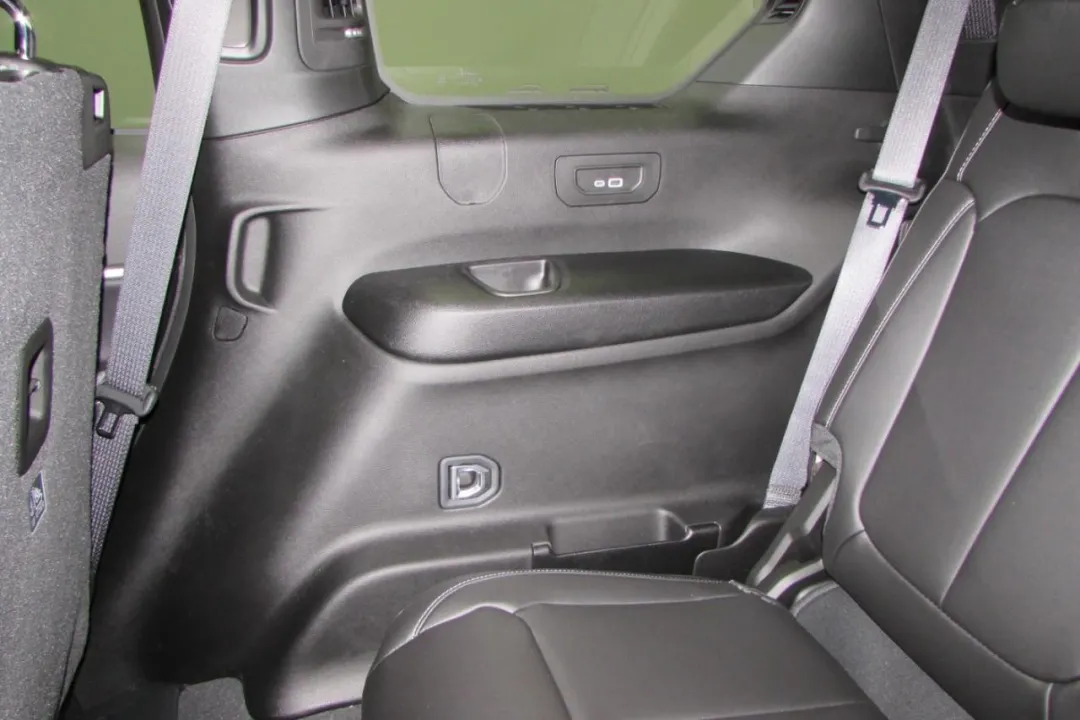 2025 Jeep Grand Cherokee - 1C4RJKBG3S8657535 - Image #29