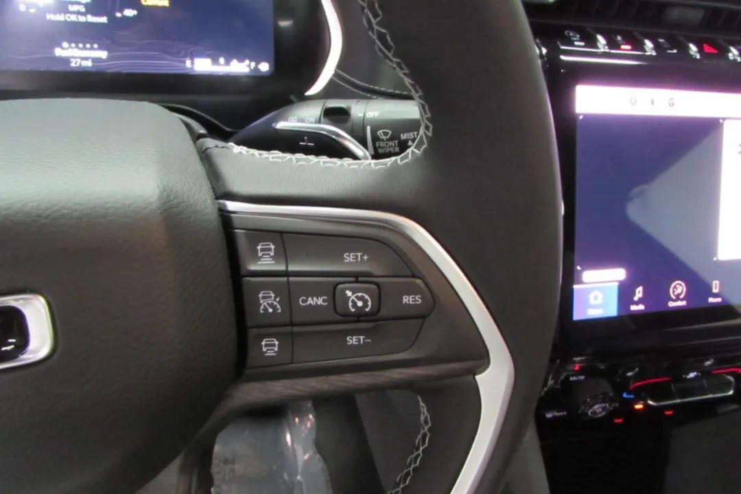 2025 Jeep Grand Cherokee - 1C4RJKBG3S8657535 - Image #15