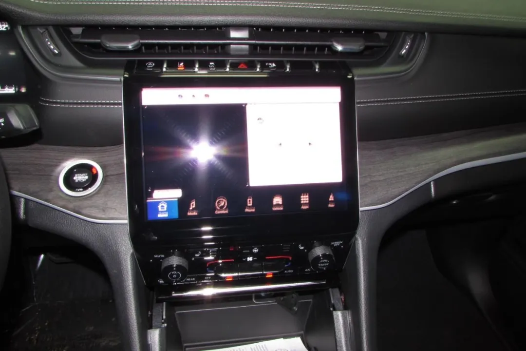 2025 Jeep Grand Cherokee - 1C4RJKBG3S8657535 - Image #20