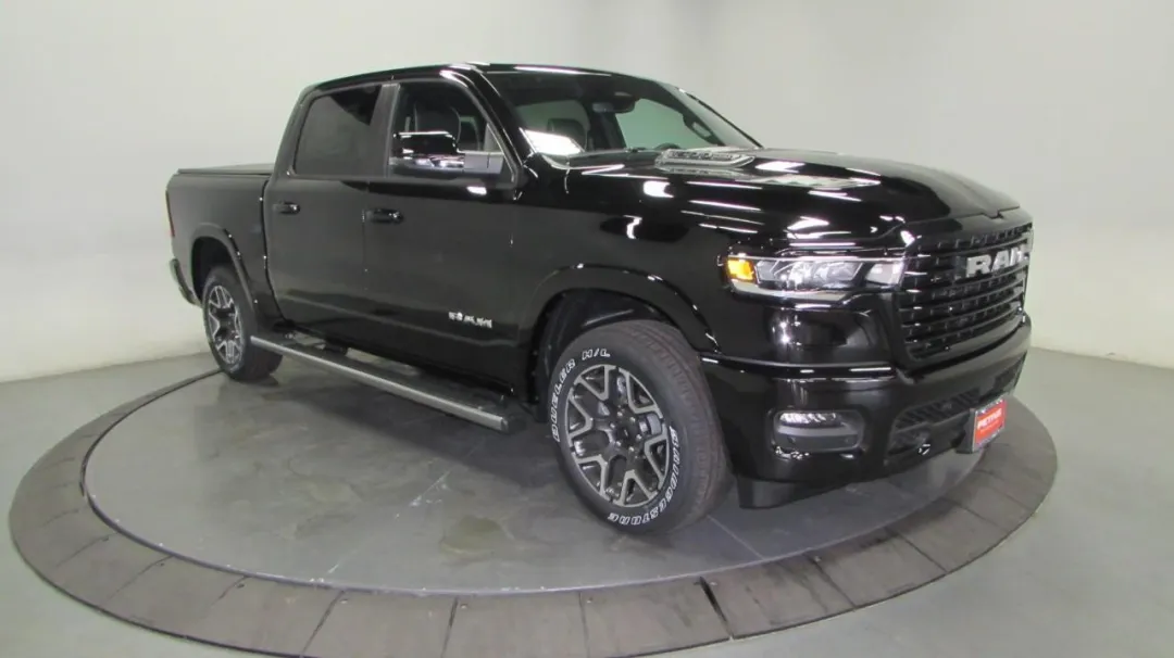 2025 Ram 1500 - 1C6SRFJP1SN582068 - Image #33