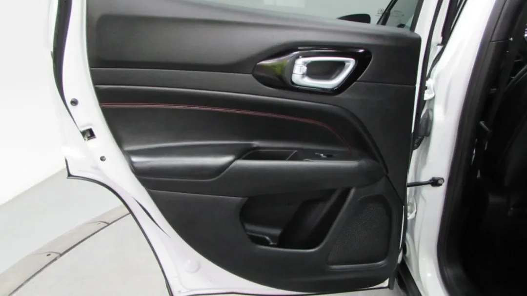 2023 Jeep Compass - 3C4NJDDNXPT522745 - Image #25