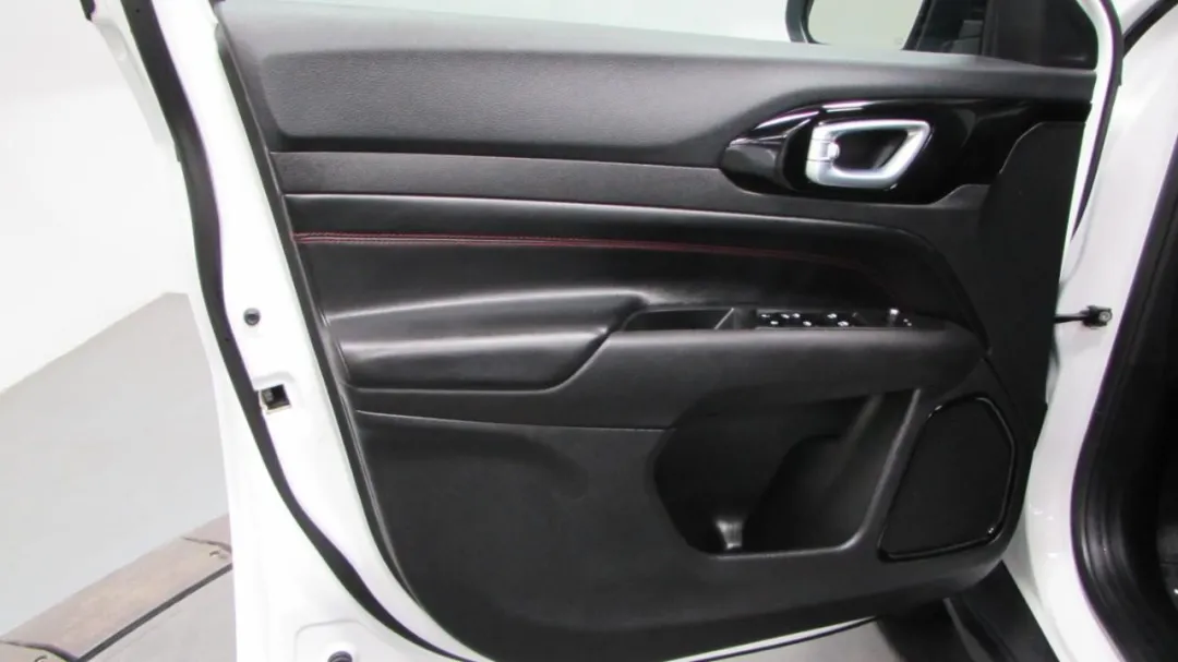 2023 Jeep Compass - 3C4NJDDNXPT522745 - Image #13